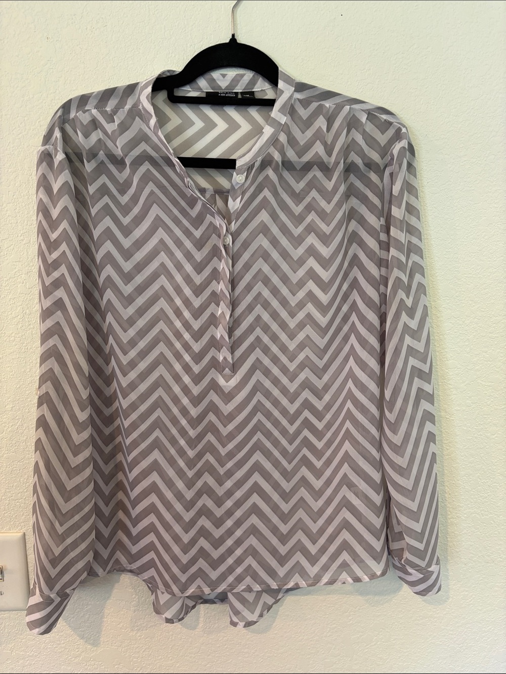 Sheer Chevron Tunic Blouse - Gray & White